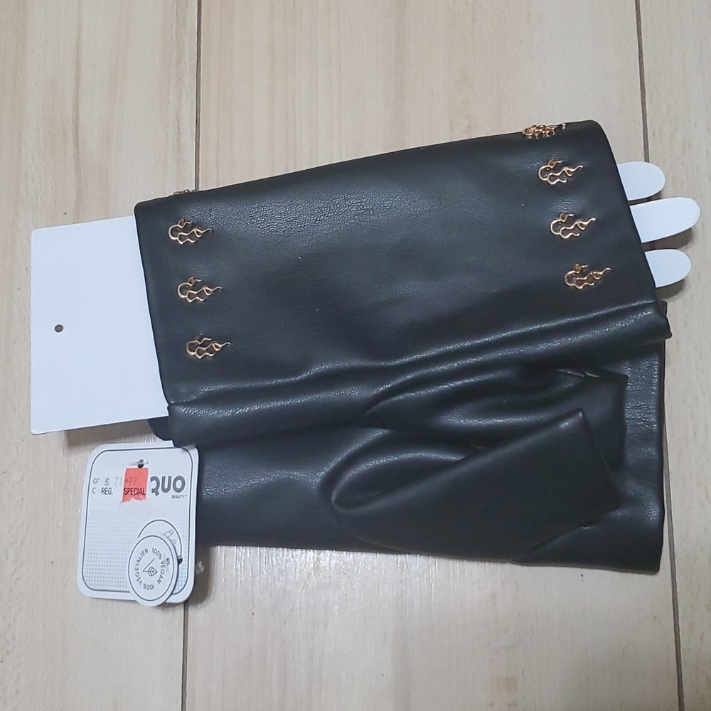 Quo 100% vegan fleece lined gloves + neck accesorry